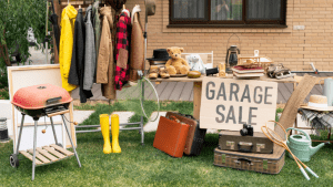 garage sale - Canva