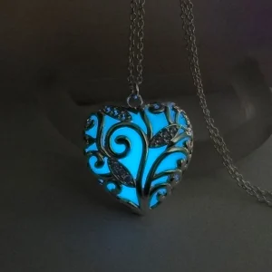 Luminous Heart Pendant Necklace – Glow in the Dark